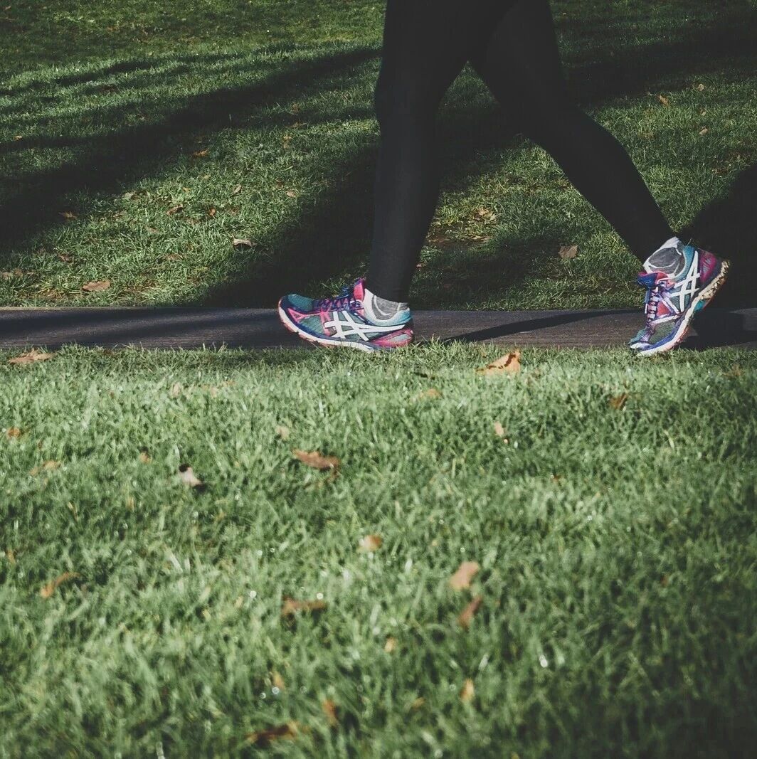 Walking 7,500 steps daily can significantly reduce mortality rates, with the effect becoming more pronounced as age increases.