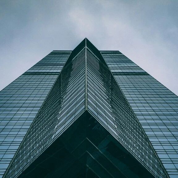 Geopolitical risks are escalating, prompting more than half of central banks to plan increasing their reserve holdings.