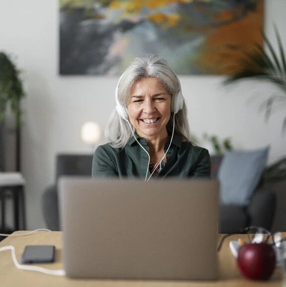 In the face of the aging workforce trend, developing "age-friendly AI" is crucial for promoting workplace inclusivity.