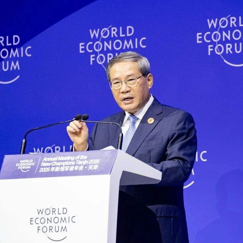 Li Qiang attends the opening ceremony of the 2025 Summer Davos Forum and delivers a speech.