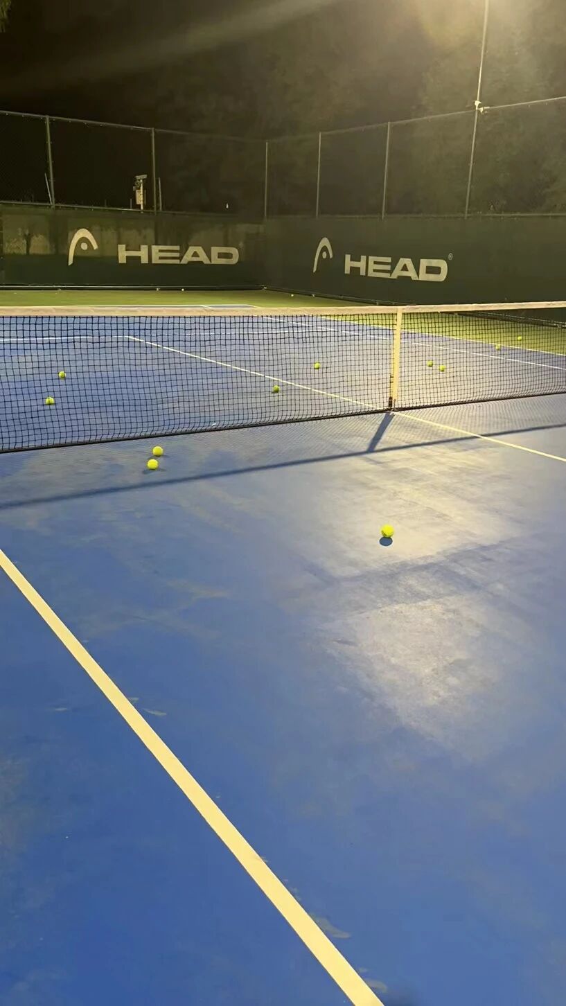 The role of the three fingers at the bottom of the racket handle