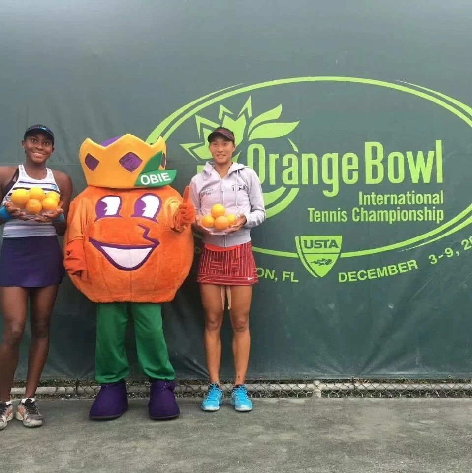 Zheng Qinwen advances to the 2024 WTA Finals final against Gauff.