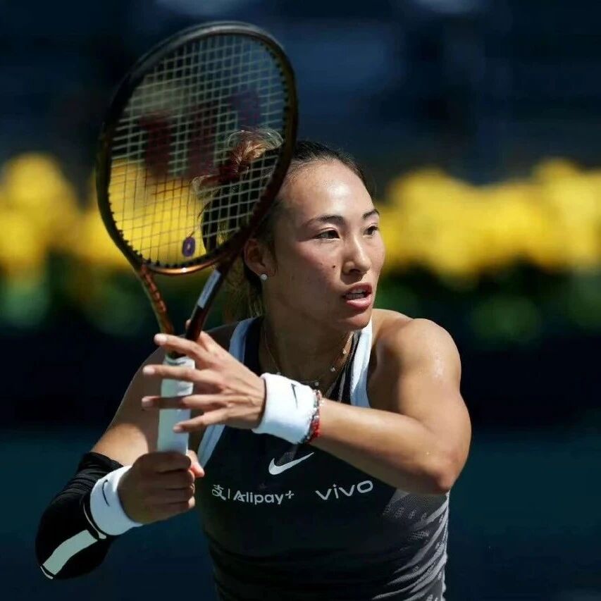 Zheng Qinwen eliminated in her Dubai Open debut, facing challenges as she looks to turn things around this new season.