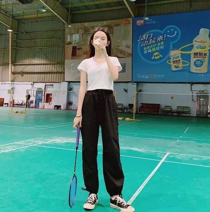 Why are more and more girls choosing badminton over table tennis? Here's what netizens have to say...