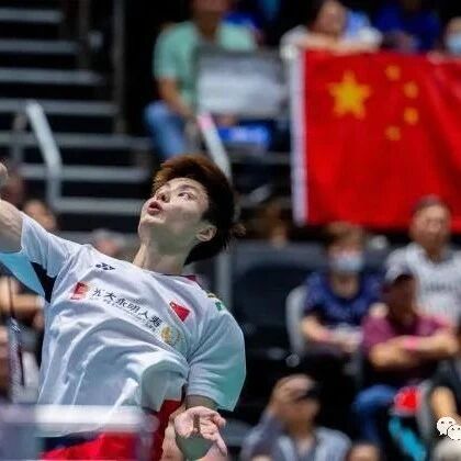 Should Zhang Jun be removed from his position? Is the Chinese badminton men’s singles program facing a generational gap? Despite winning three gold medals throughout the year, the lack of strong reserve talent remains a significant concern.