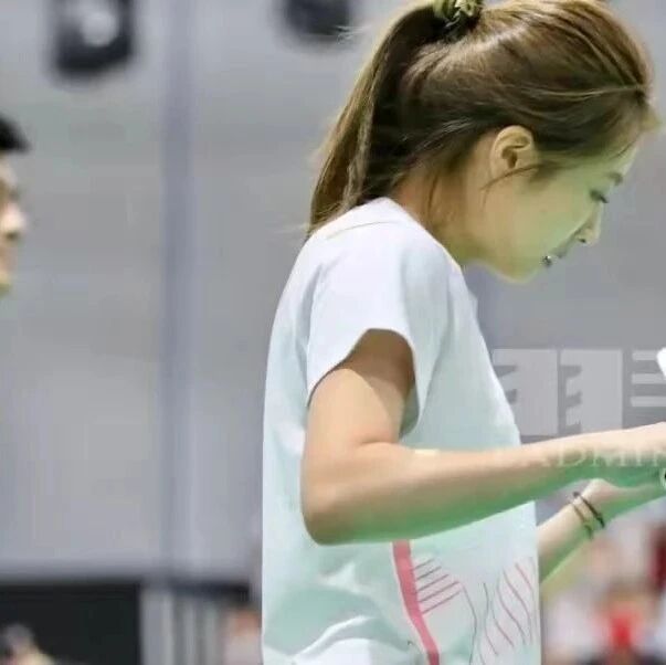 Olympic champion joins forces in exhibition match! Why has Wang Xiaoyu become a social media sensation? "Badminton is my everything."