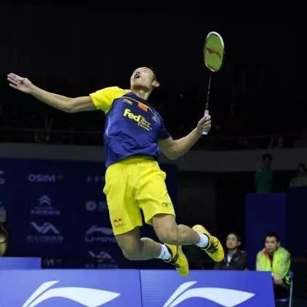 How can you make your badminton smashes more powerful and aggressive?