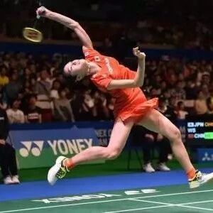 Why do you need to stand sideways when playing badminton? It’s a common issue—90% of players struggle with hitting the shuttlecock with enough power...