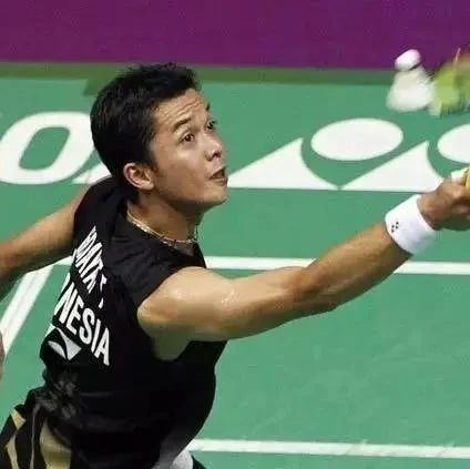 How to hit a beautiful backhand high clear? Avoid these 13 common mistakes!