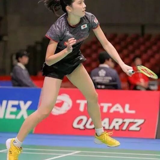 Missing the sweet spot ruins everything—getting the optimal hitting point is absolutely crucial in badminton.