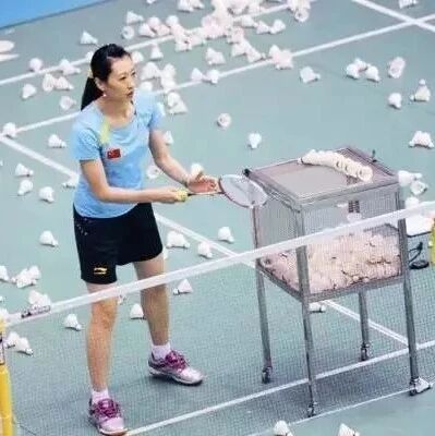 In badminton matches, seemingly ordinary actions by athletes actually serve a big purpose!