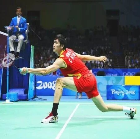 Having trouble with slow start-up speed in badminton? Try shifting your center of gravity—it’ll make an immediate difference!