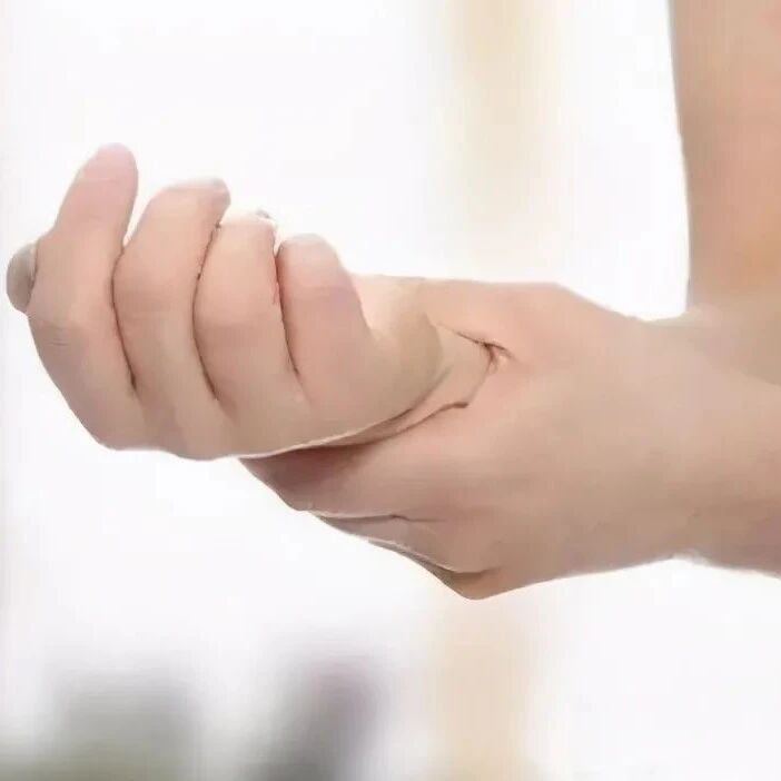 Why do you always experience wrist pain when playing sports? It’s very likely that there’s an issue with your follow-through motion.