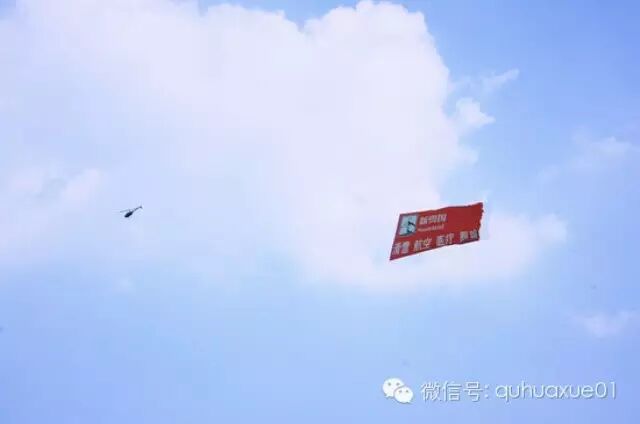 Look!!! The snowmobile at the new Snow Kingdom ski resort is starting up—vroom vroom!