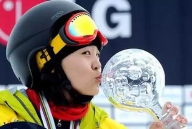 Two Chinese female athletes advance to the Snowboard World Cup final.