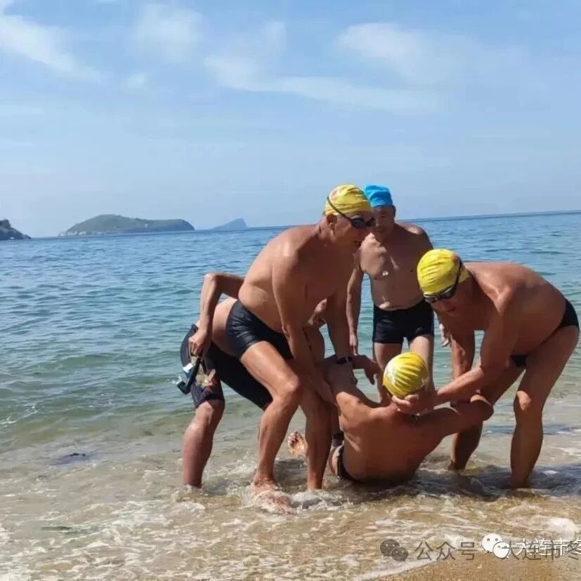 Saving the drowning and aiding those in distress—Dalian Winter Swimming Association has been actively conducting water rescue activities for years.