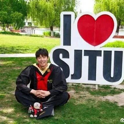 Wang Shun unveils a nine-grid tribute to bid farewell to 2024: No regrets!