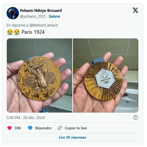 Two Paris Olympic bronze medalists say their medals are severely worn, while the organizing committee assures they can be replaced.
