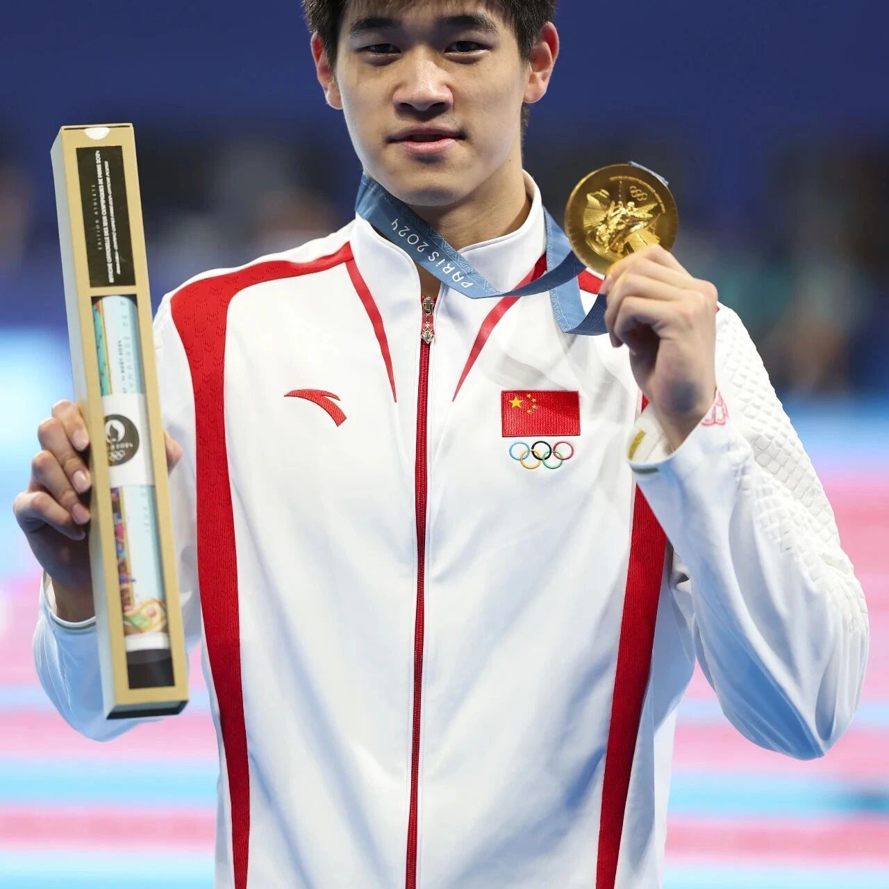 The swimming team discusses their New Year goals: Pan Zhanle emphasizes "focus on doing my best," while Wang Shun vows to give his all at the National Games.