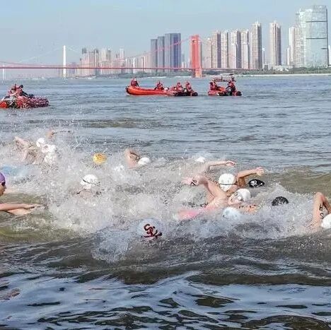 Thousands race across the Yangtze River, igniting passion in the riverside city! The 50th Wuhan July 16th Yangtze River Crossing Festival concludes successfully.