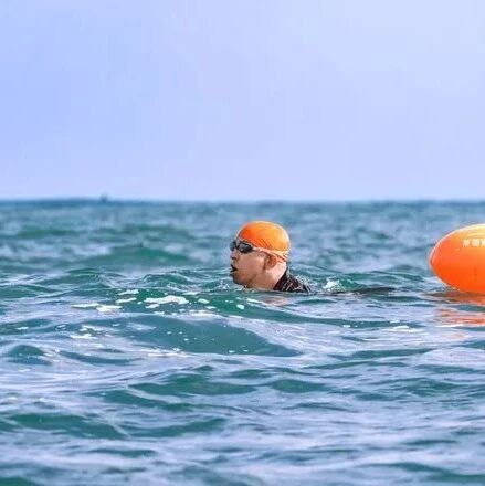 Zhang Chaoyang will challenge himself by swimming across South Aotou Island in Shantou, Guangdong, using the breaststroke on September 14.