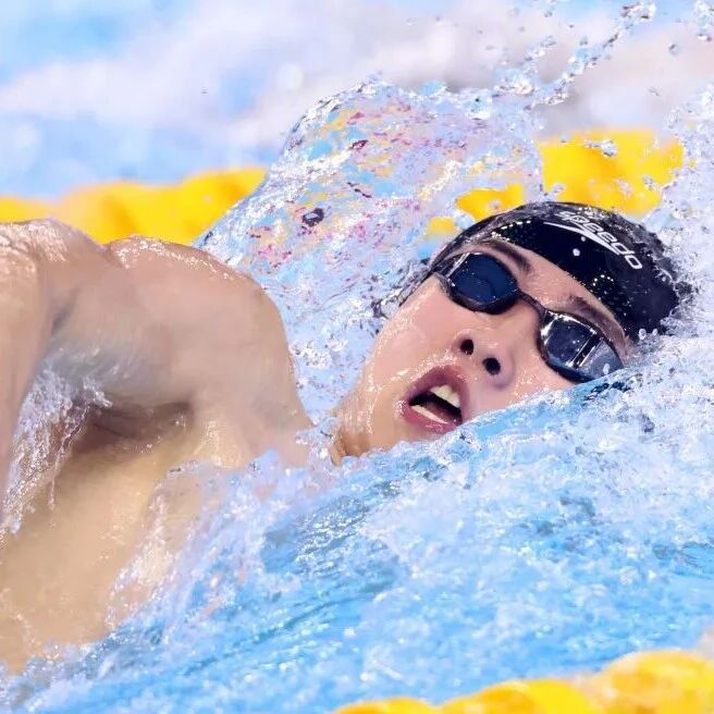 South Korean star Hwang Sun-woo rewrites the men's 200m freestyle Asian record.