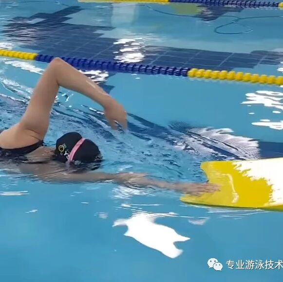 Swimming not only benefits physical health but also enriches one’s understanding of life.