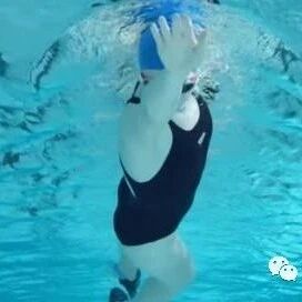How to find the sideways support? A detailed analysis of the body rotation movement in the full-submerged freestyle stroke
