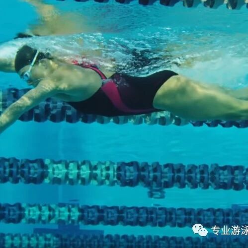 Take a head-to-toe look at the common mistakes in freestyle swimming—and see how many you spot!