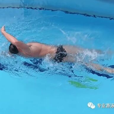 Freestyle swimming becomes more tiring the longer you swim, and here are three common reasons why.