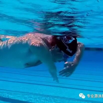 Why does swimming become more obsessive the harder you push yourself? Analyzing the relationship between muscular symmetry and postural alignment.
