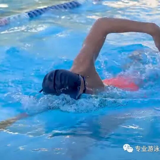 Why is freestyle slow and chaotic? Misunderstanding the concept of Total Immersion Swimming