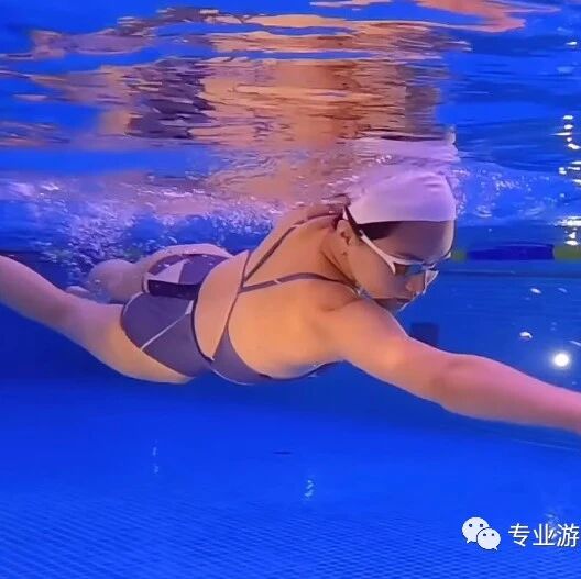Correct excessive lateral rotation to prevent hip collapse and enhance the fluidity of your freestyle stroke.