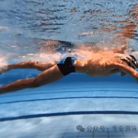 One simple trick to fix the elbow-dragging issue in the freestyle pull-through motion