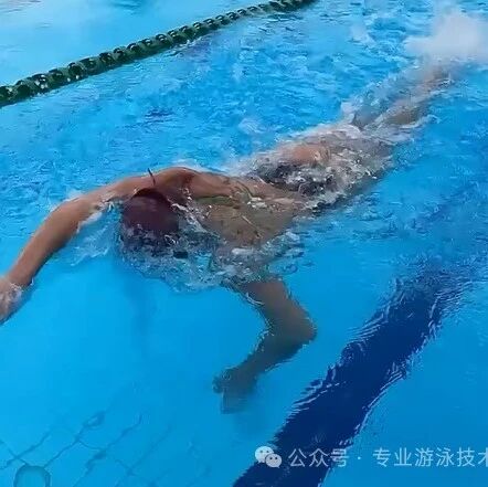 Improve your body rotation to activate the freestyle swimming mode.