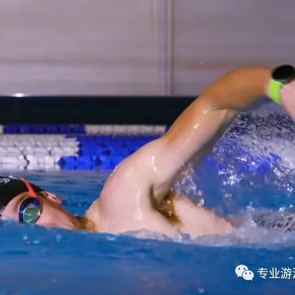 Common mistakes in freestyle swimming and why the water-rolling technique isn’t effective