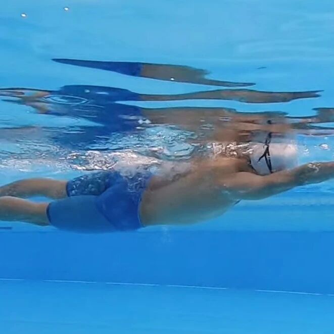 Understand the full-immersion swimming concept and enjoy leisurely, stroll-like swimming.